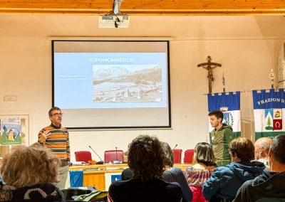 Incontro culturale con Cesare Bernard e Damiano Lorenz, pubblico e palco