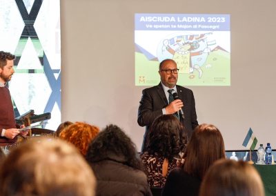 Innaugurazione -Procurador Giuseppe Detomas e Conseier de Procura Amedeo Valentini presentano l'iniziativa davanti al pubblico