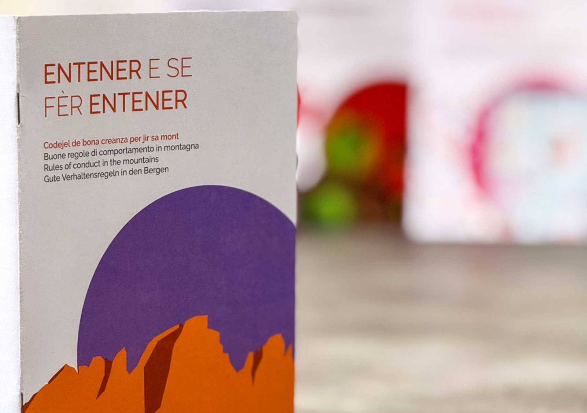 Copertina del libretto buone regole di comportamento in montagna 